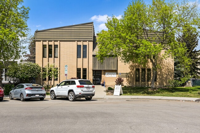 More details for 4 Parkdale Cres NW, Calgary, AB - Office for Sale