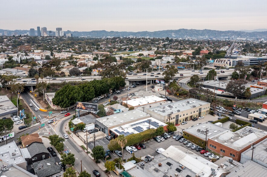 3364 S Robertson Blvd, Los Angeles, CA à vendre - Photo du bâtiment - Image 2 de 63