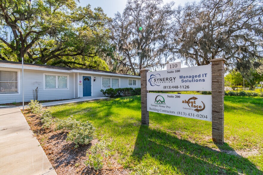 110 Crenshaw Lake Rd, Lutz, FL à louer - Photo du bâtiment - Image 2 de 25