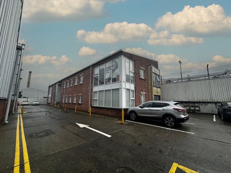 40 Montgomery Rd, Belfast for lease - Building Photo - Image 2 of 2