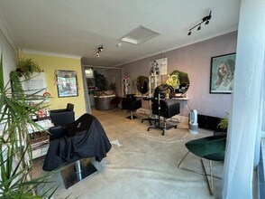 12 High St, Littlehampton à louer Photo intérieure- Image 2 de 2