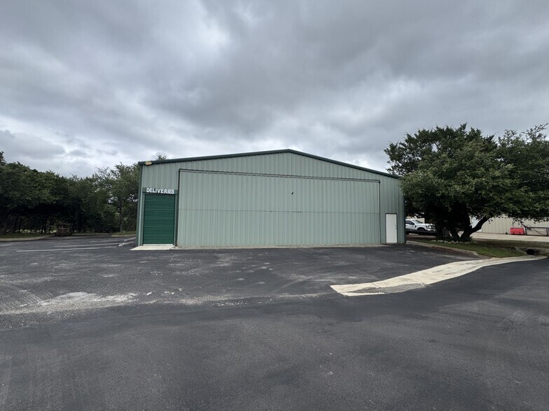 115 Kestrel Dr, Spring Branch, TX for lease - Building Photo - Image 3 of 10