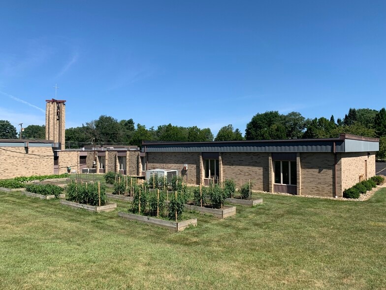 930 S Nickelplate St, Louisville, OH for sale - Building Photo - Image 2 of 8