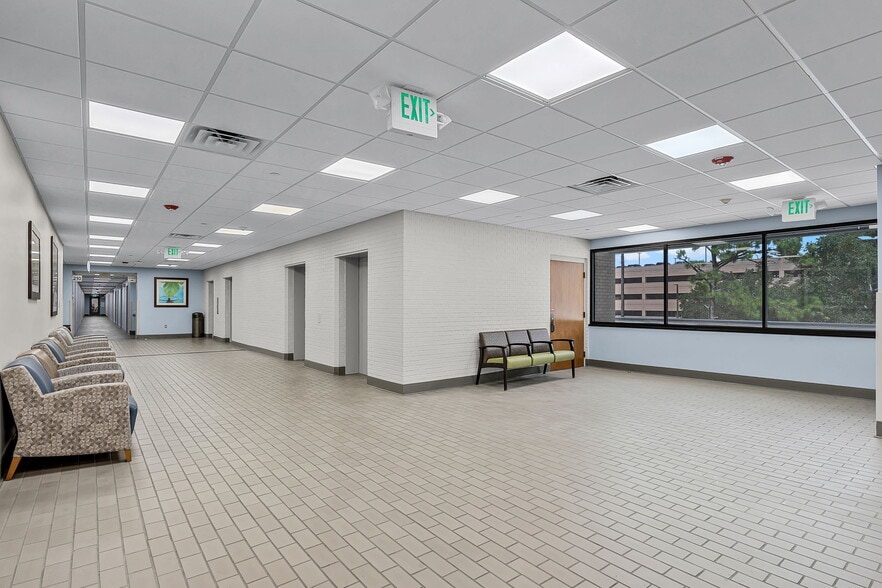 661 E Altamonte Dr, Altamonte Springs, FL for sale - Building Photo - Image 3 of 33