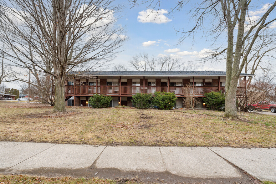 3715 Sandhurst Dr, Lansing, MI à vendre - Photo principale - Image 1 de 1