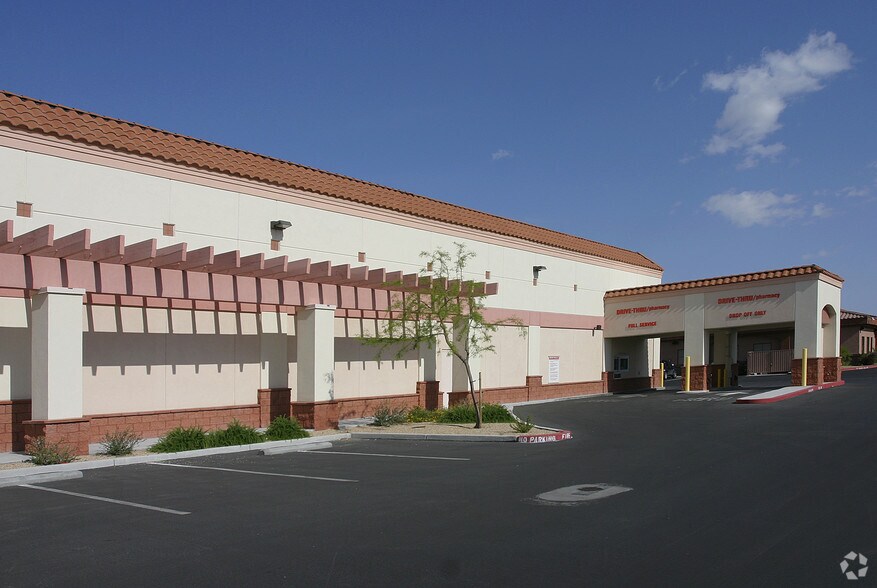 3270 S Buffalo Dr, Las Vegas, NV à louer - Photo du bâtiment - Image 3 de 8