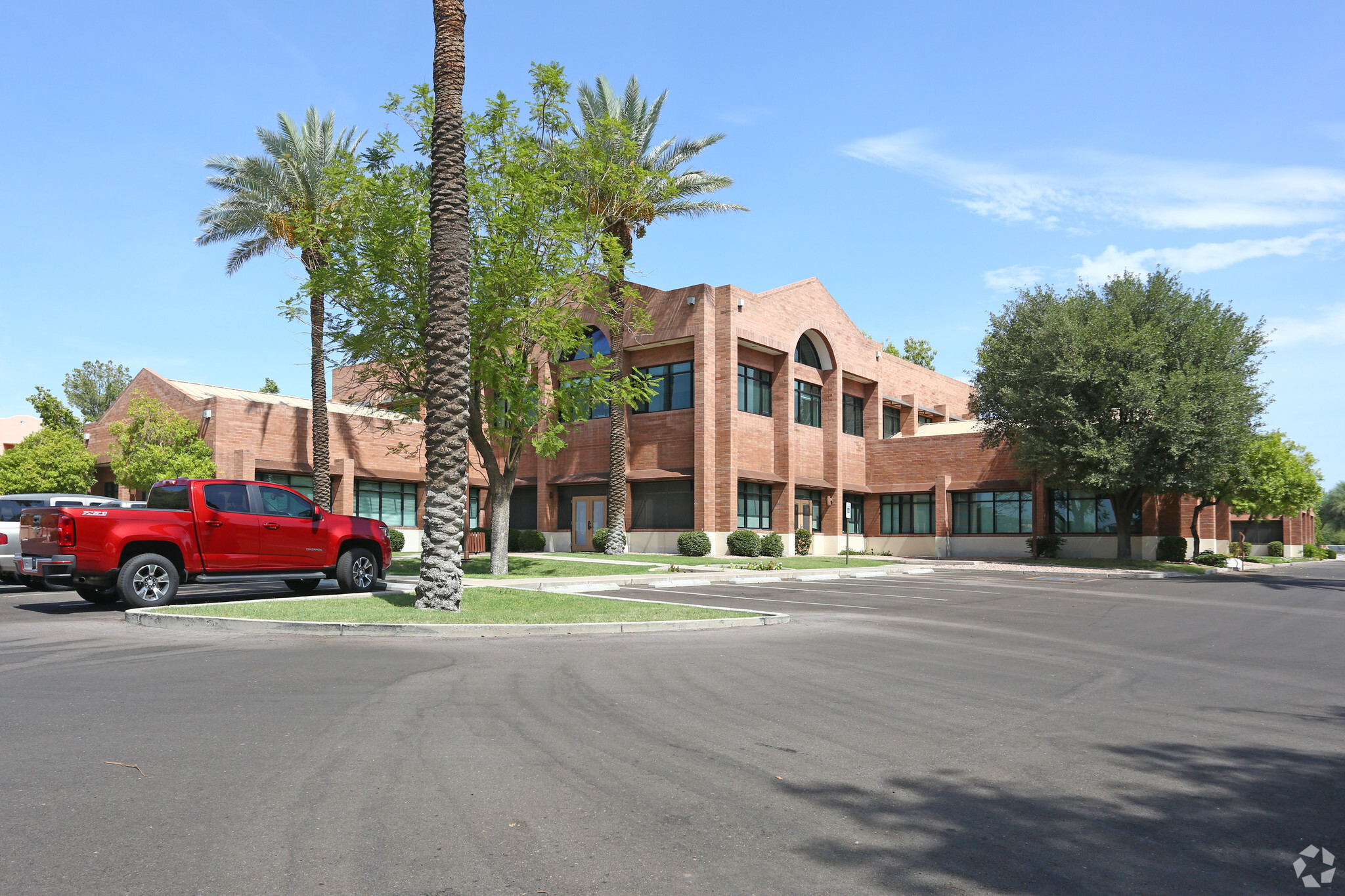 1600 W Chandler Blvd, Chandler, AZ à louer Photo du bâtiment- Image 1 de 5