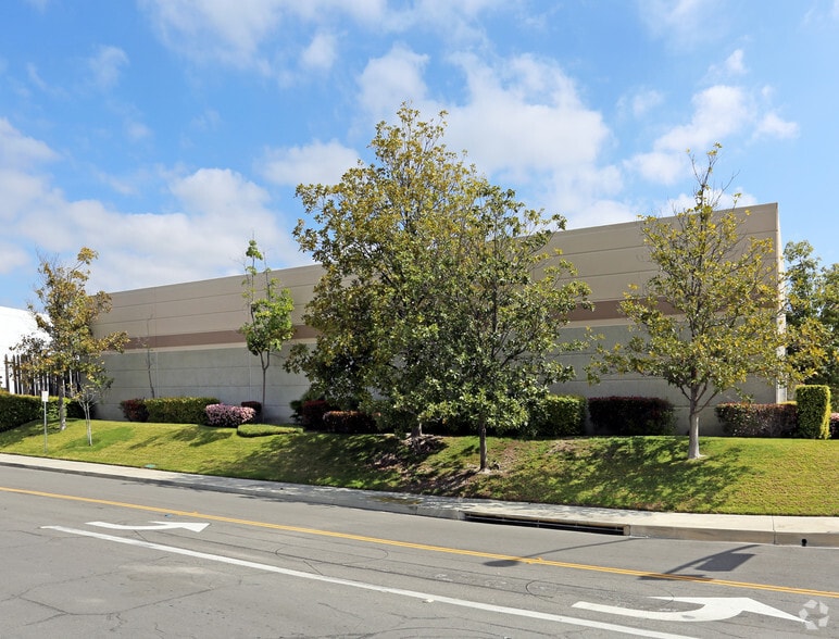 26301 Dimension Dr, Lake Forest, CA for lease - Building Photo - Image 2 of 4