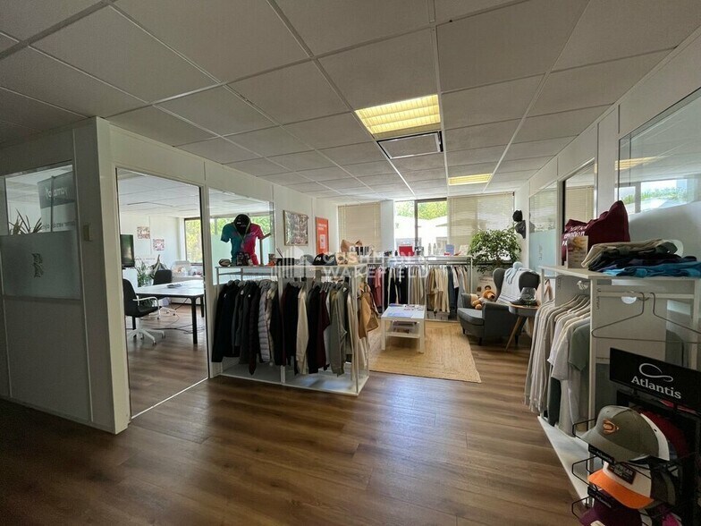 Office in Gradignan for lease - Interior Photo - Image 2 of 8