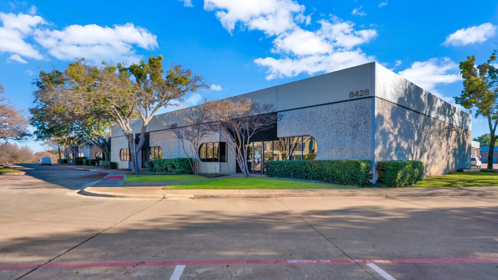 8422-8428 Sterling St, Irving, TX for lease - Building Photo - Image 3 of 17