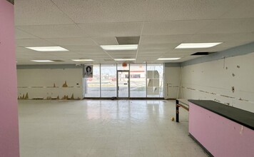 800-841 W Bloomington Rd, Champaign, IL for lease Interior Photo- Image 1 of 4