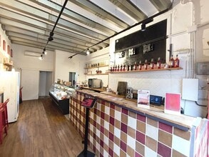 Retail in Barcelona, Barcelona for lease Interior Photo- Image 2 of 9
