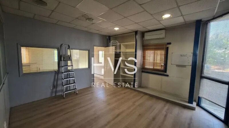 Flex in Éguilles for lease Interior Photo- Image 1 of 8