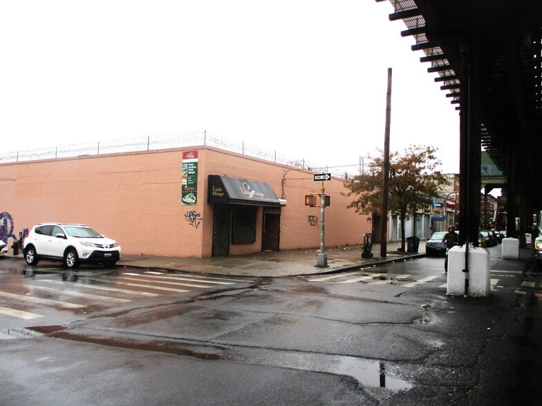 1083 McDonald Ave, Brooklyn, NY for lease - Building Photo - Image 1 of 3