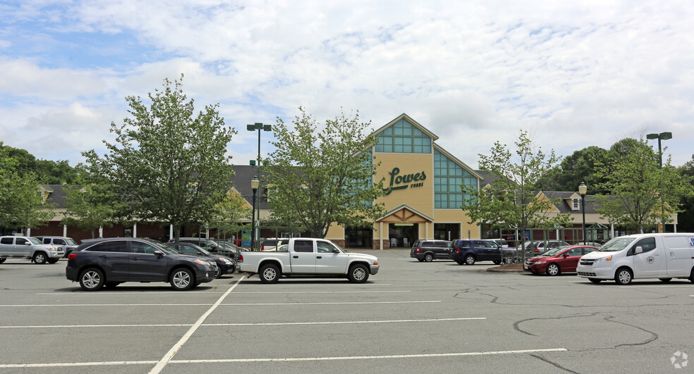 177 Lowes Foods Dr, Lewisville, NC à vendre - Photo principale - Image 1 de 1