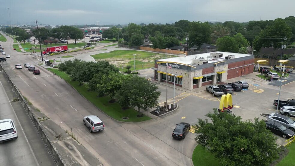 10325 Post Oak Rd, Houston, TX à louer - Vidéo sur l’inscription commerciale - Image 2 de 5