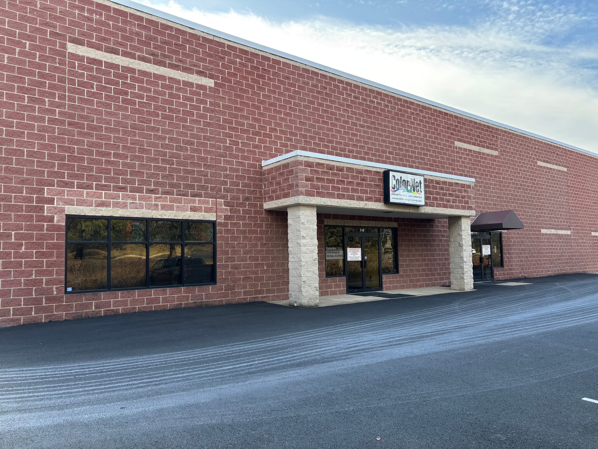 22570 Glenn Dr, Sterling, VA à vendre Photo principale- Image 1 de 12