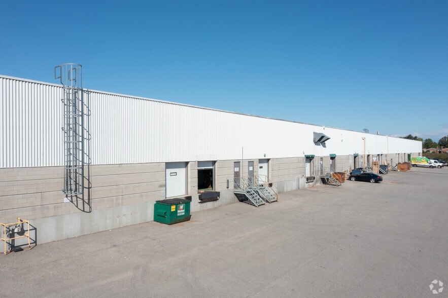 220 Viceroy Rd, Vaughan, ON à louer - Photo du bâtiment - Image 3 de 6