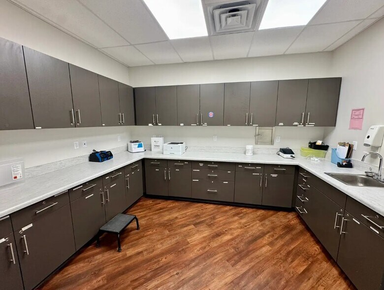 1909 Judge Perez dr, Chalmette, LA for lease - Building Photo - Image 3 of 11