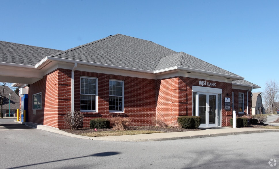 11991 Fishers Crossing Dr, Fishers, IN for sale - Building Photo - Image 2 of 5