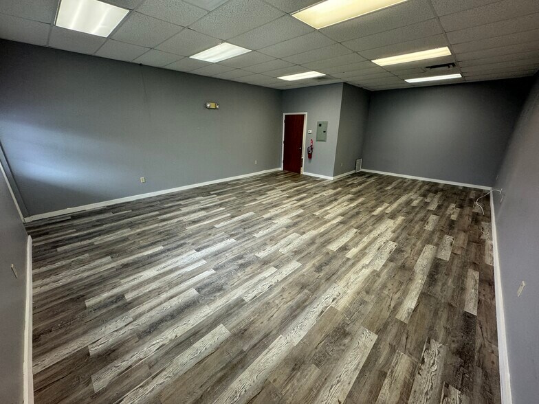 8800 49th St N, Pinellas Park, FL à louer - Photo du bâtiment - Image 3 de 13