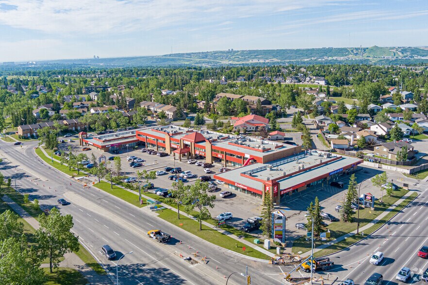 1829 Ranchlands Blvd NW, Calgary, AB à louer - Aérien - Image 2 de 14