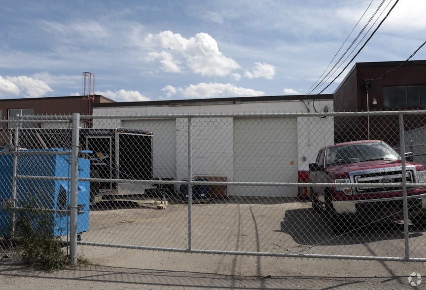 220 40th Ave NE, Calgary, AB for sale - Building Photo - Image 3 of 6