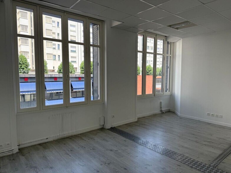 3 Rue Du Chapeau Rouge, Nantes à louer - Photo du bâtiment - Image 3 de 7