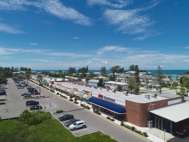 3200-3352 E Bay Dr, Holmes Beach, FL à louer - Photo du bâtiment - Image 3 de 5