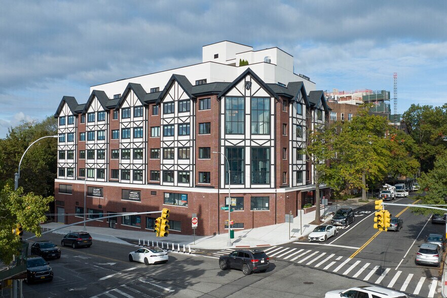 241-15 Northern Blvd, Flushing, NY à louer - Aérien - Image 2 de 4