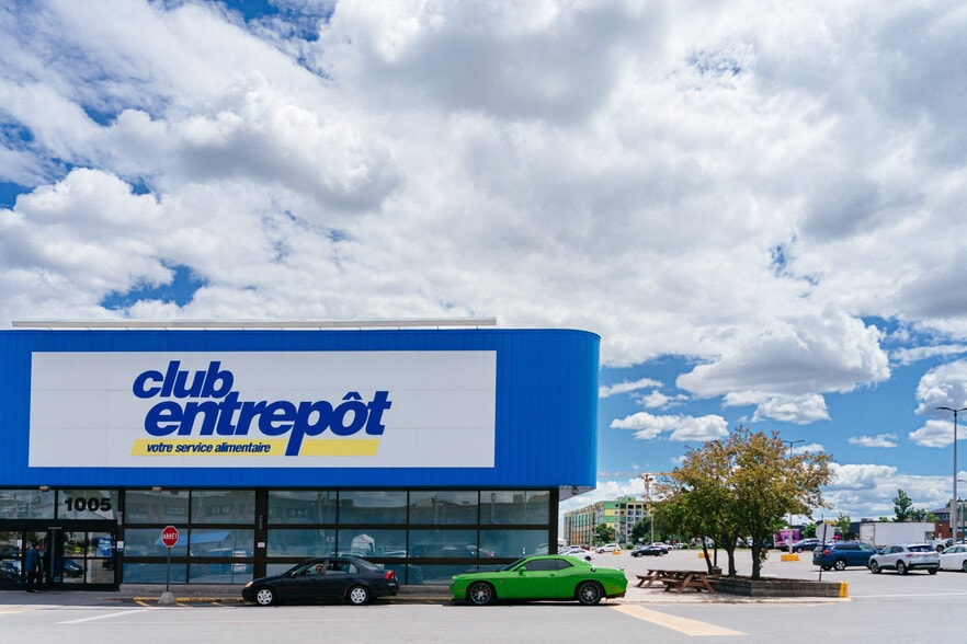 965 Boul Curé-Labelle, Laval, QC à louer - Photo du bâtiment - Image 3 de 8