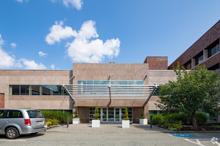 3 Allied Dr, Dedham, MA à louer - Photo du bâtiment - Image 3 de 4