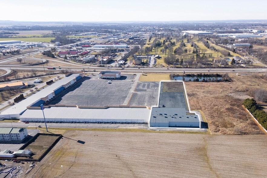 357 Tanger Blvd, Seymour, IN à vendre - Photo du bâtiment - Image 2 de 17