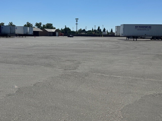 1611 S Airport Way, Stockton, CA à louer - Photo du bâtiment - Image 3 de 5