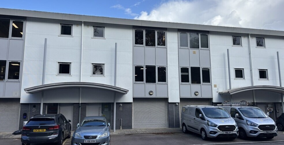 English Clos, Hove à louer - Photo du bâtiment - Image 2 de 7