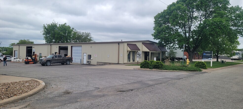 310 N Winchester St, Olathe, KS à vendre - Photo du bâtiment - Image 2 de 9