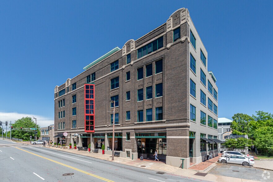 201 E Markham St, Little Rock, AR à louer - Photo du bâtiment - Image 2 de 4