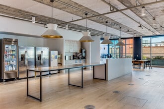 153 Townsend St, San Francisco, CA for lease Interior Photo- Image 1 of 3