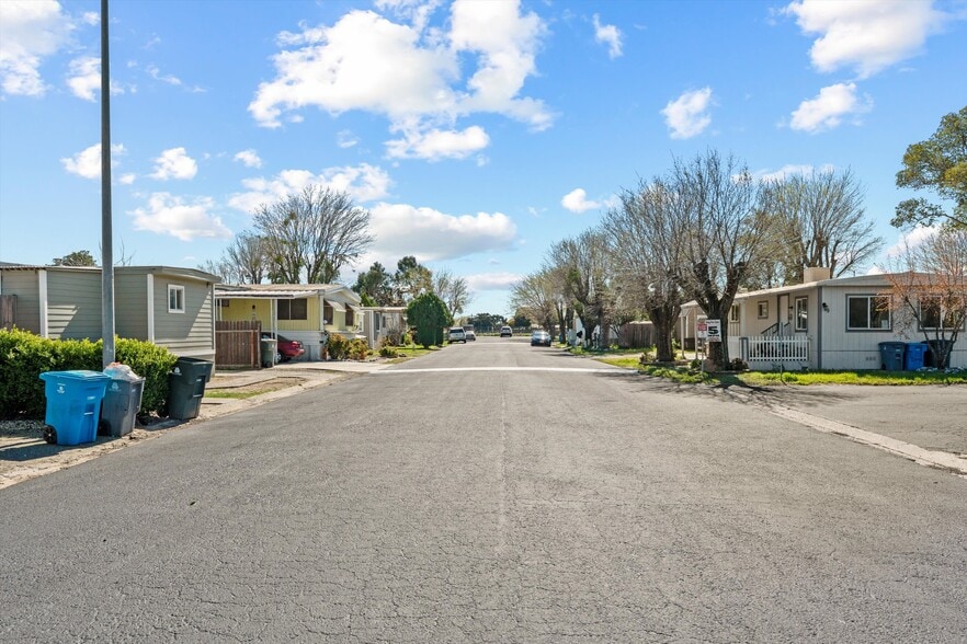 2864 Jefferson Ave, Yuba City, CA à vendre - Photo du bâtiment - Image 3 de 17