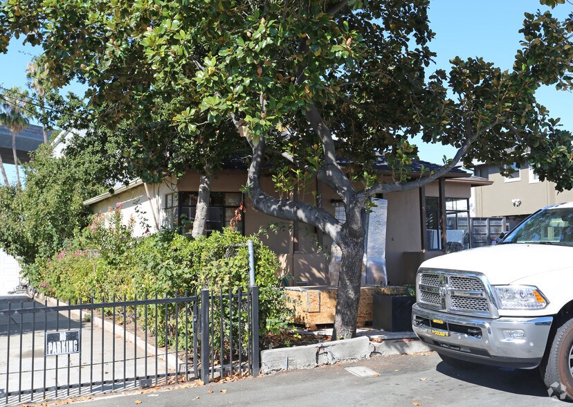1117 Bont Ln, Walnut Creek, CA à louer - Photo du bâtiment - Image 3 de 3