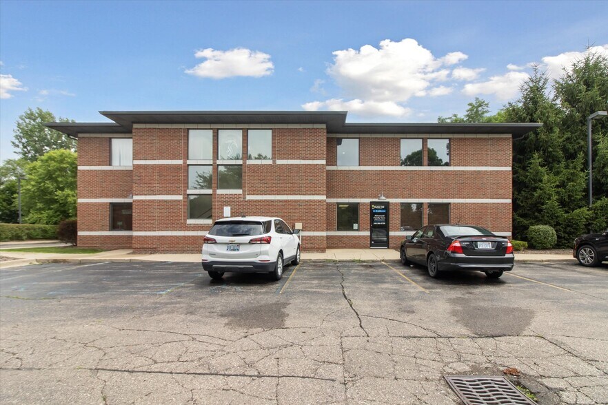 4123 Martin Rd, Commerce Township, MI à louer - Photo du bâtiment - Image 2 de 9
