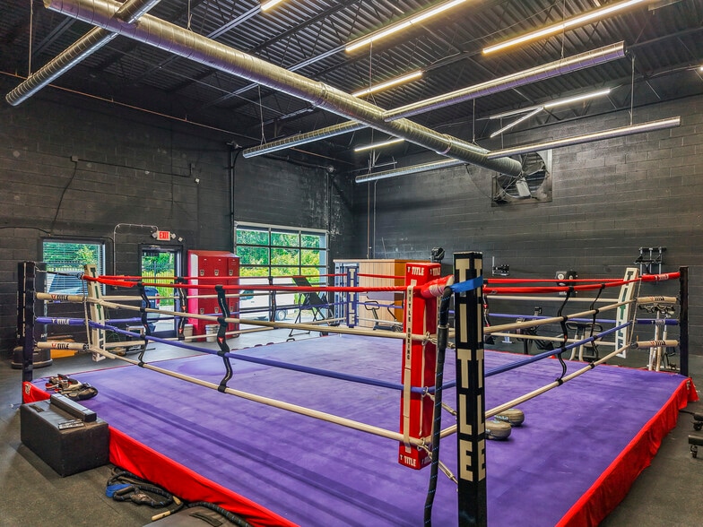 4827 Gate City Blvd, Greensboro, NC à vendre - Photo du bâtiment - Image 2 de 9