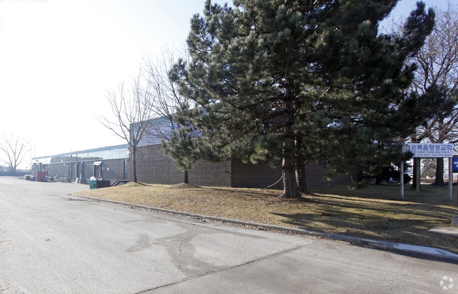 1 Westside Dr, Toronto, ON for lease - Building Photo - Image 2 of 12