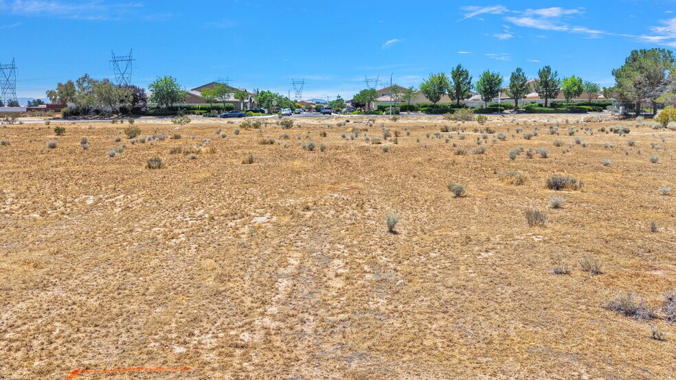 13702 Del Cerro st, Victorville, CA à vendre - Photo du bâtiment - Image 2 de 11