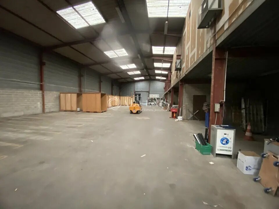 Flex dans Élancourt à louer Photo du bâtiment- Image 1 de 3