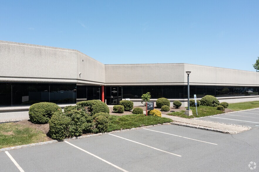 4041 Hadley Rd, South Plainfield, NJ à louer - Photo du bâtiment - Image 2 de 7