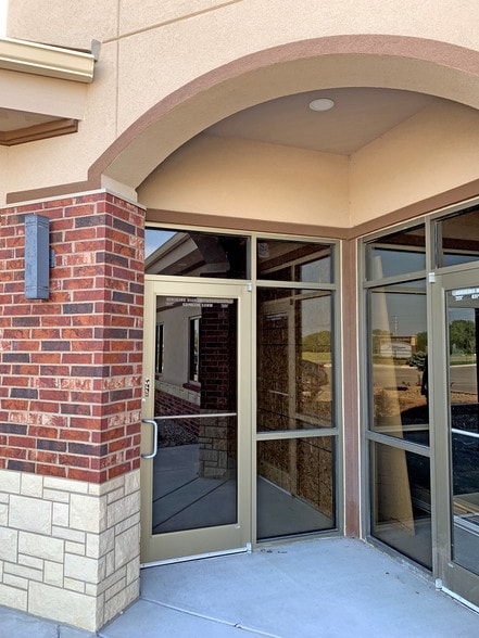 2134 N Garnett St, Wichita, KS for lease - Building Photo - Image 3 of 12