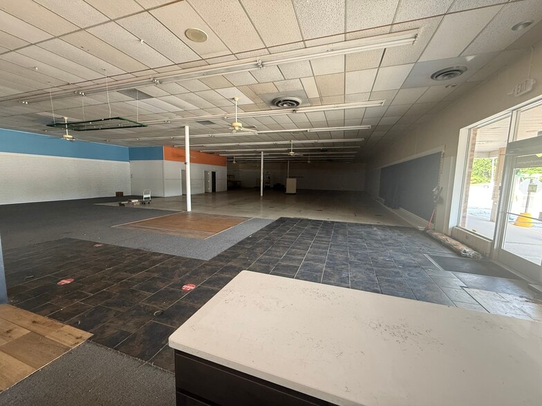 1002-1018 Karwick Rd, Michigan City, IN for lease - Building Photo - Image 2 of 7