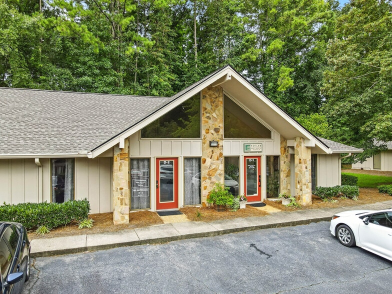 11285 Elkins Rd, Roswell, GA for sale - Building Photo - Image 3 of 33