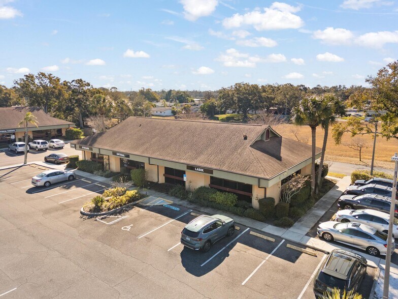 2339 Sunset Point Rd, Clearwater, FL à louer - Photo du bâtiment - Image 3 de 51